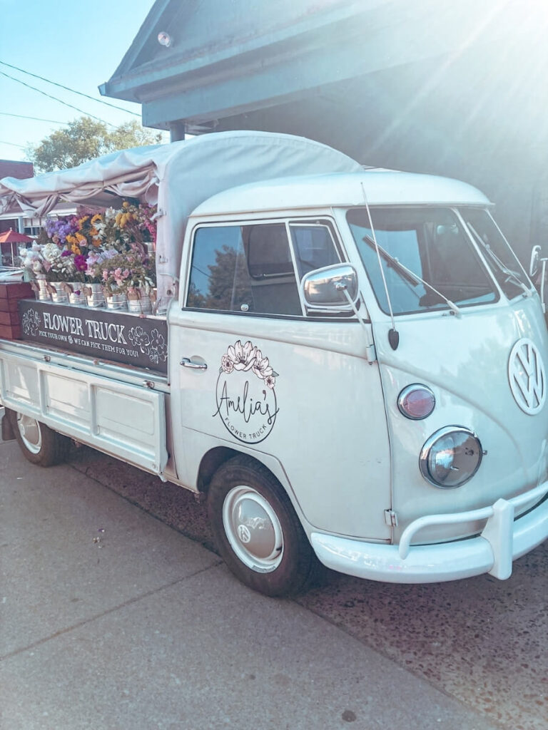 Amelia’s Flower Truck – one of the cutest places in Nashville for Instagrammable pics