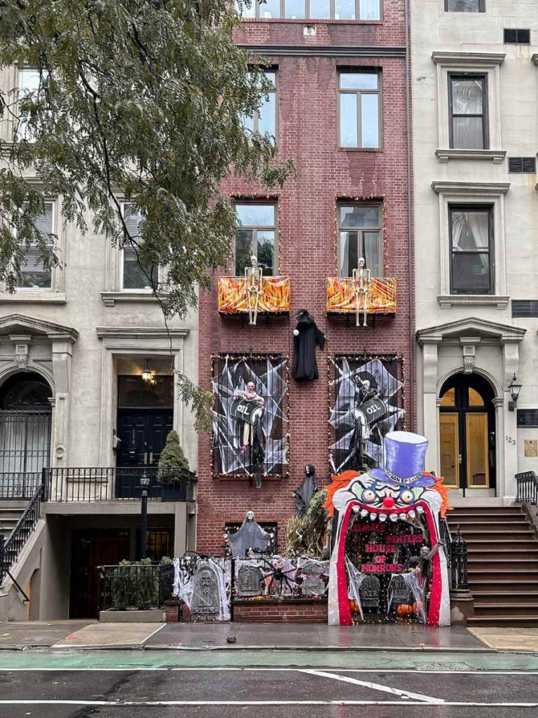 An amazing stoop in New York decorated with giant clowns for Halloween