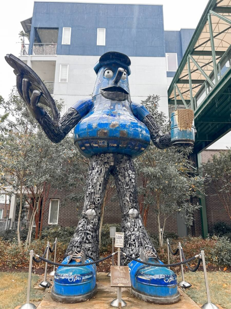 → Outdoor art sculpture displayed along the Atlanta BeltLine trail, a fun activity for kids.