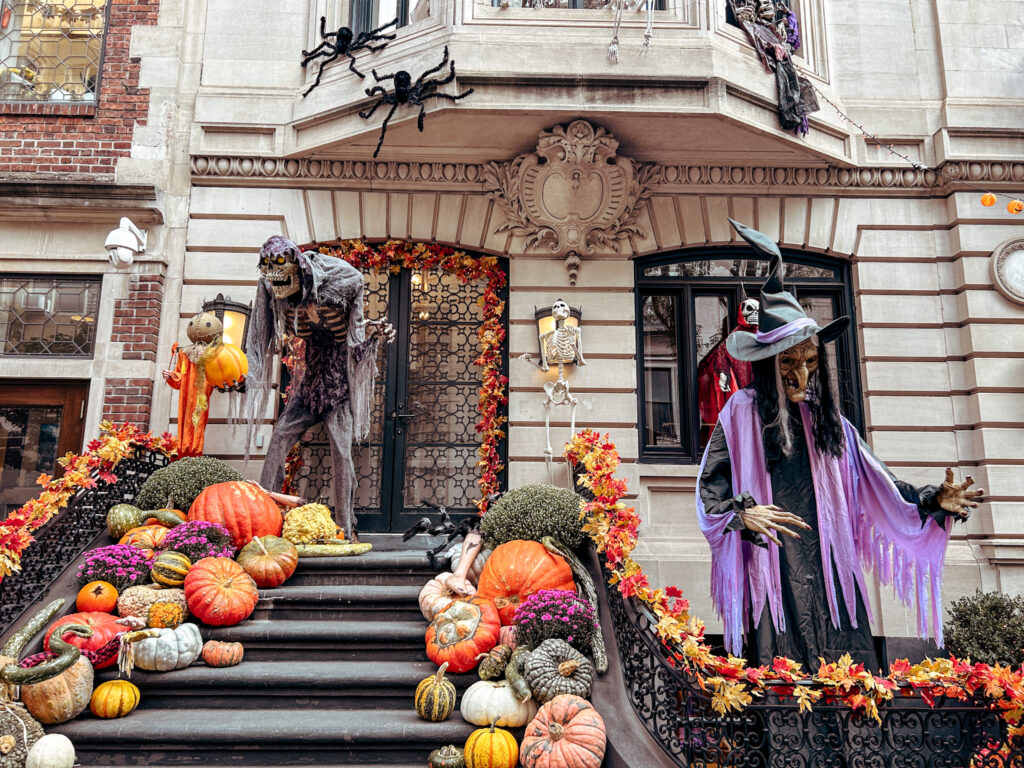 EAST 76TH STREET - Halloween decorations Upper East Side