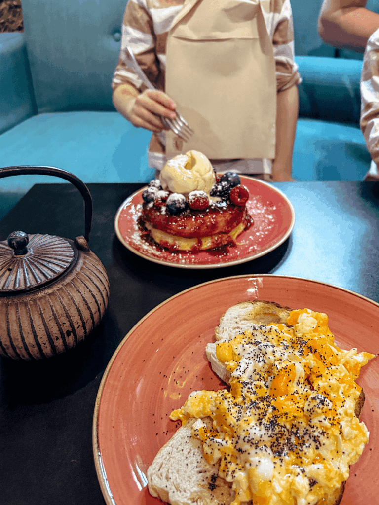 Breakfast at Chelsea Brunch and Coffee Faro