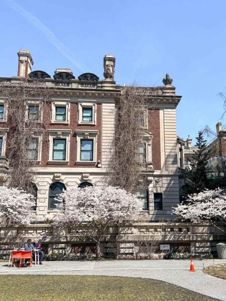 Smithsonian Museum Garden featured in Gossip Girl NYC scenes