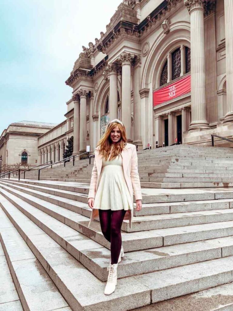 Gossip Girl fan posing on the iconic MET steps from Gossip Girl