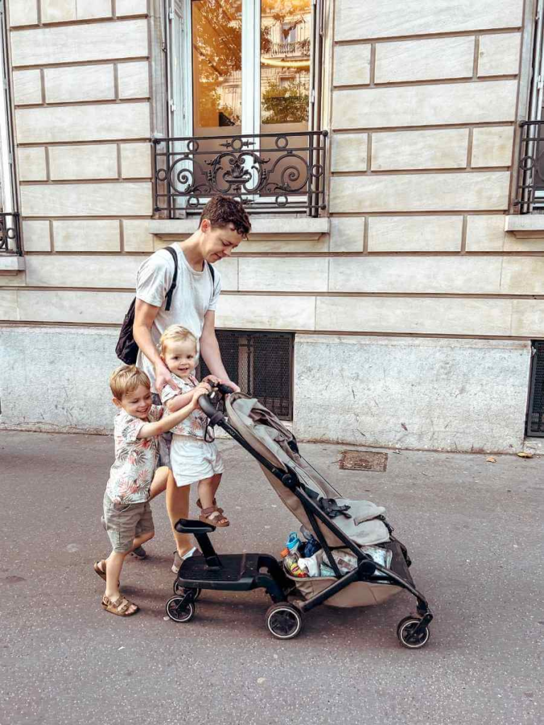 My husband using the Joolz Aer+ — lightweight and easy to fold, ideal for travel or city life.

