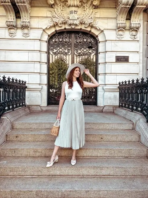 styling a pleated midi skirt in the summer. A perfect, elegant outfit. 