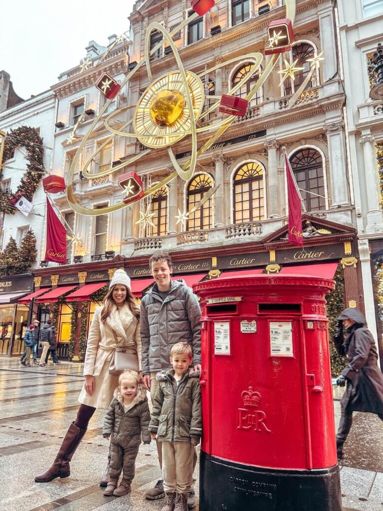 Extravagant Christmas at Cartier on New Bond Street in London. A must see at Christmas time.