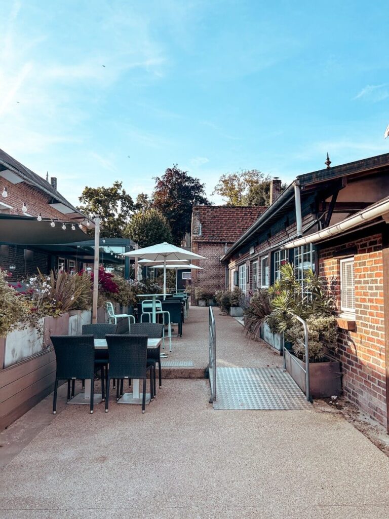 The outside restaurant area at this luxury campsite.