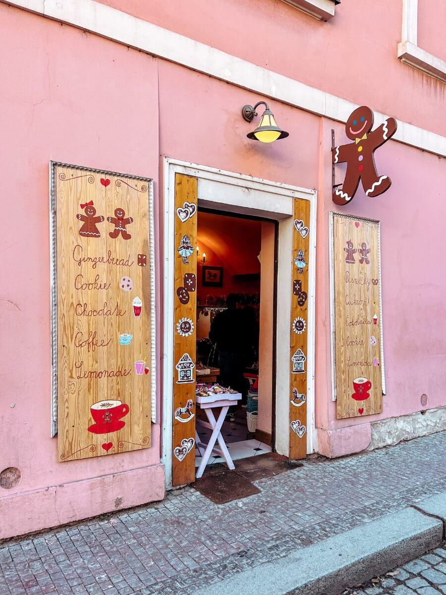 Perníkový Panáček Gingerbread Shop - a pretty pink Prague photo spot.