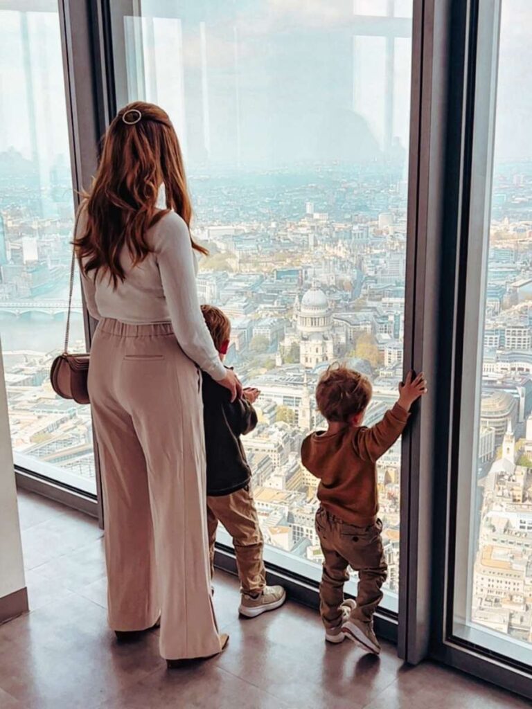 Mum in the City and her kids looking out from Horizon 22. The highest free viewing platform in London.