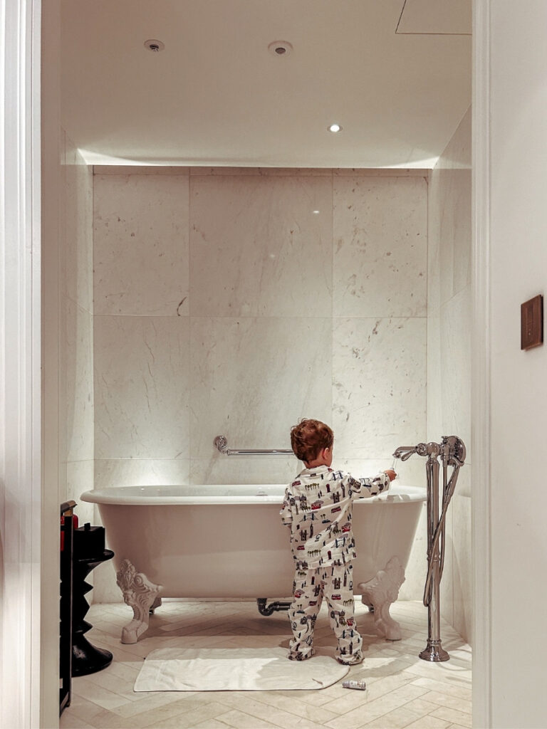Toddler looking at the luxury bathtub
