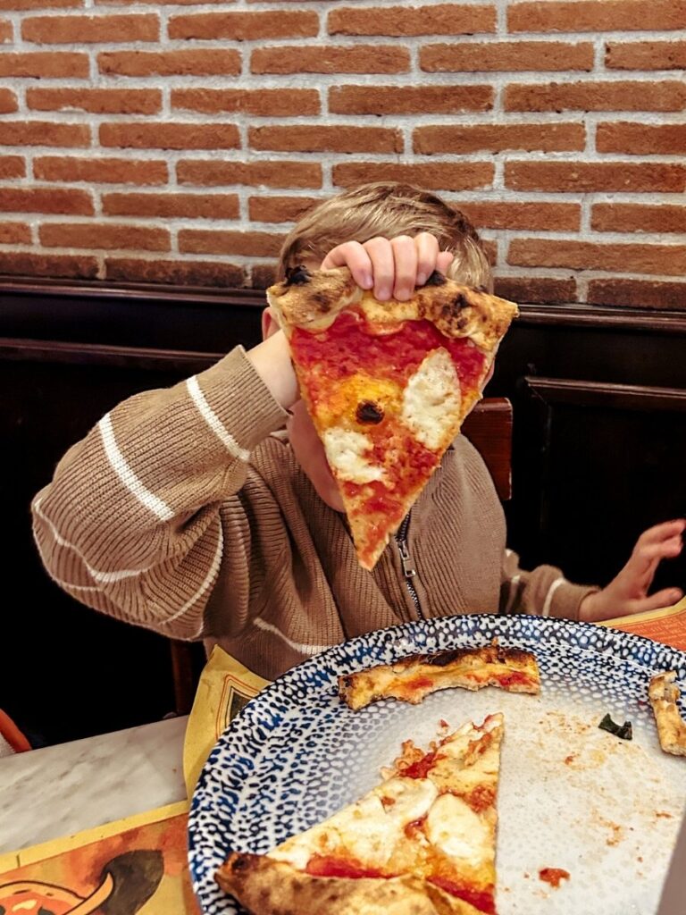 Pizza for dinner at Pizzeria Vesi, Napoli