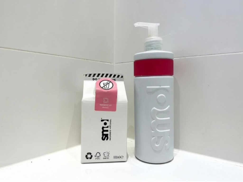 The chemical-free, enviromentally friendly stain remover and refill from Smol.